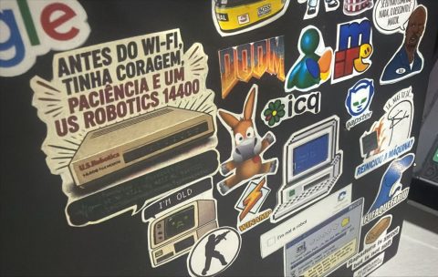 Ó o mIRC alí na tampa do meu notebook
